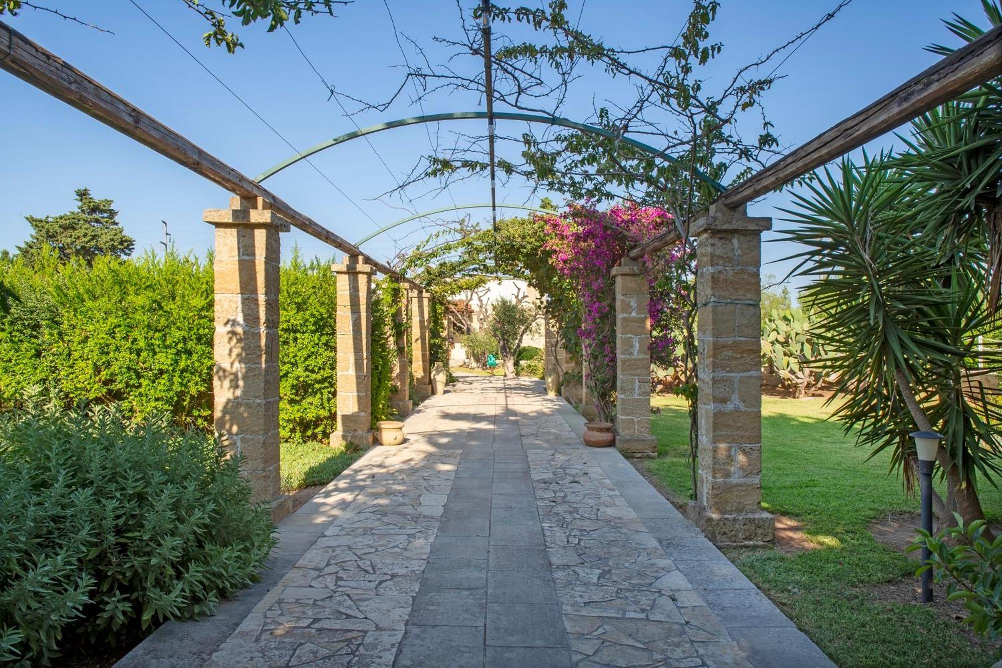 Masseria L'Uliveto Agri Resort オートラント エクステリア 写真
